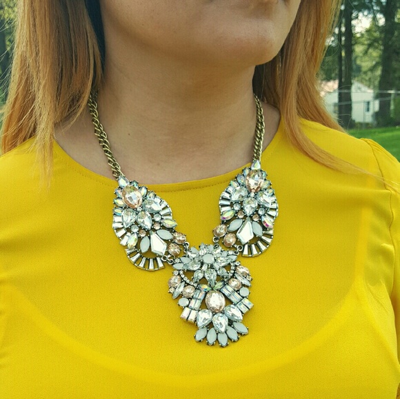 3X-LAYERED RHINESTONE FLOWER STATEMENT NECKLACE