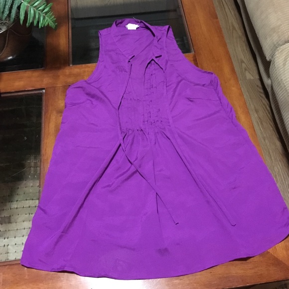 Long sleeveless purple blouse