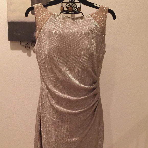 NEW golden classic sequin accents🍷dress, flatters