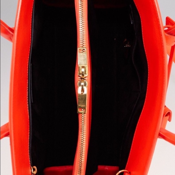 Saint Laurent Sac de jour bag for summer! - Picture 2 of 4