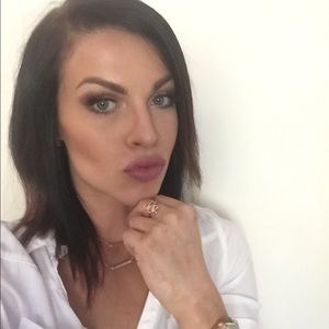Meet your Posher, Alexandra