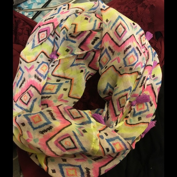 Justice Infiniti Scarf
