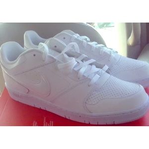 Size 13 WHITE NIKE PRESTIGE IV