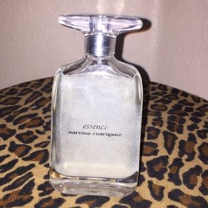 Essence Narcisco Rodriguez