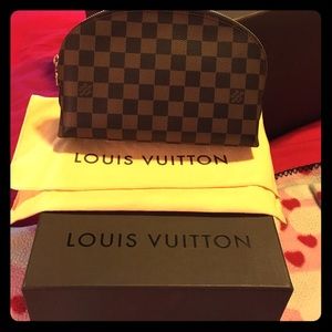 Louis Vuitton cosmetic pouch (Gm)