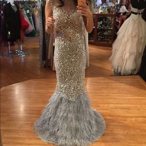 STUNNING TERANI GOWN SIZE 2! Only worn once.