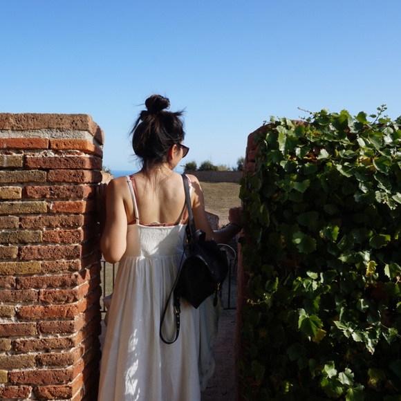 Meet your posher, Nicole - Picture 3 of 4