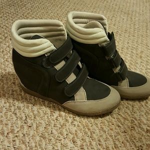Heeled sneaker