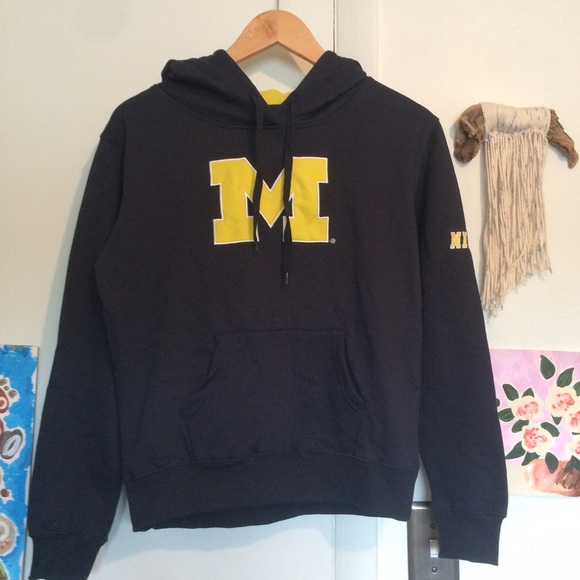 NWOT university of Michigan pullover hoodie
