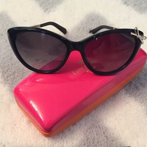 🎀 Kate Spade Sunglasses 🕶 with 🎀 Detail 😎