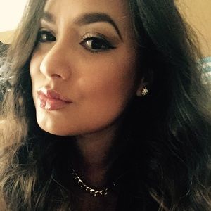 Meet your Posher, Yamile