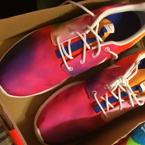 Colorful roshes! Brand new never worn!