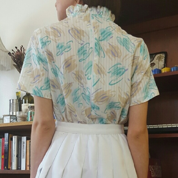 Vintage pastel blouse w ruffled collar and bow - Picture 3 of 4