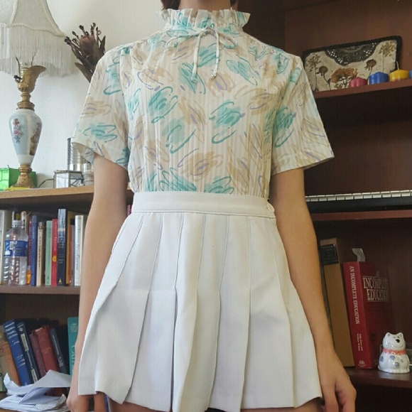 Vintage pastel blouse w ruffled collar and bow - Picture 4 of 4