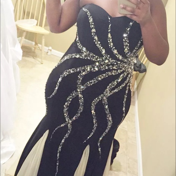 Black Sunburst Fitted Prom Dress