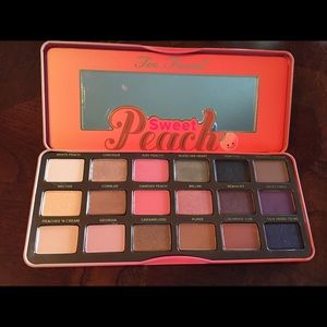 ***SOLD ON MERC*** Too faced sweet peach palette