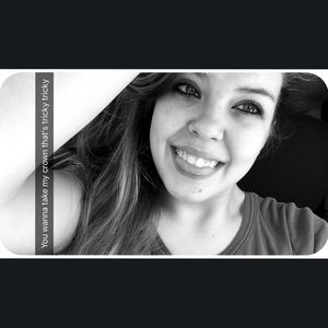 Meet your Posher, Danielle