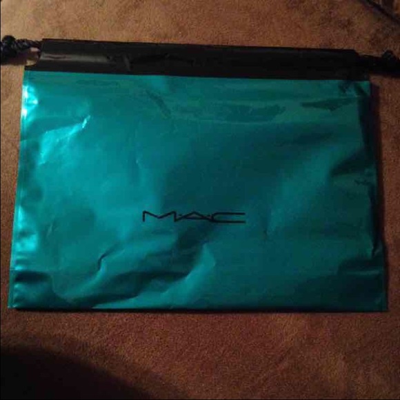 ✨NIB MAC HOLIDAY PIGMENTS SET✨ - Picture 4 of 4