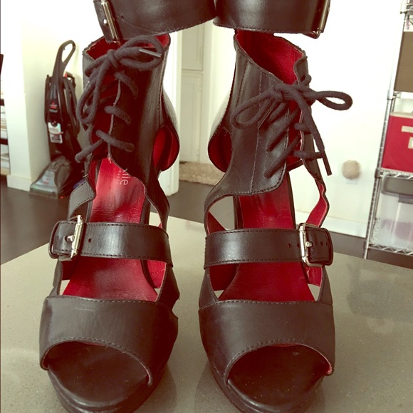 Black high heel shoes - Picture 1 of 3