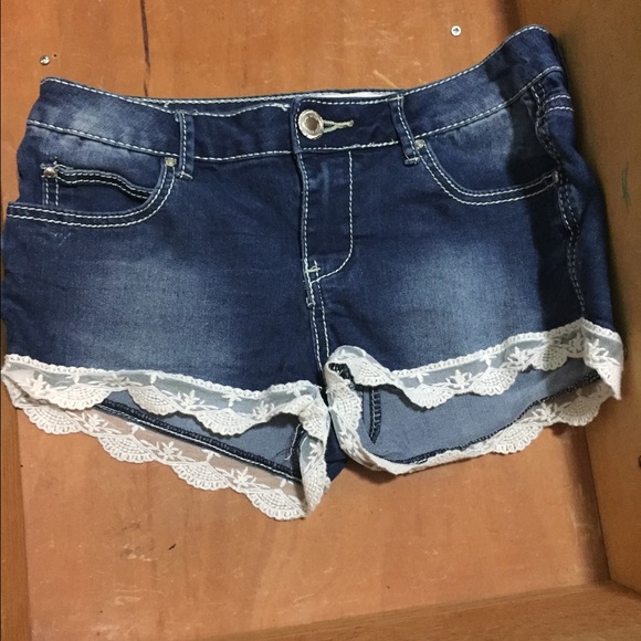 Lovely Jean shorts! Size 7 (not 6) NWOT
