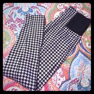 B&W houndstooth leggings