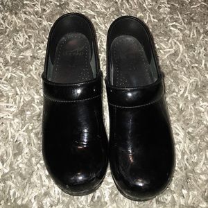 Size 39 Black Danskos