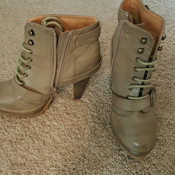 Shoes - Picture 2 of 3