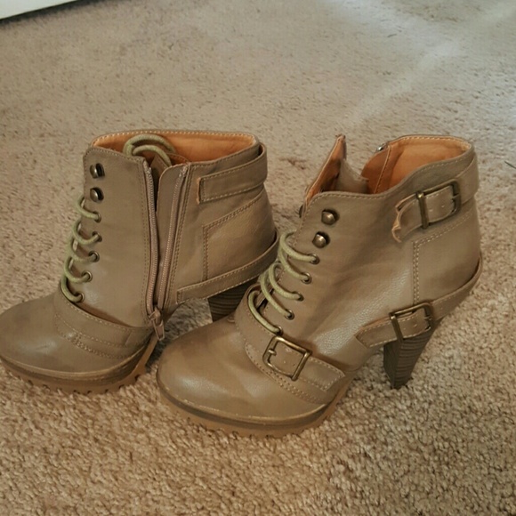 Shoes - Picture 3 of 3