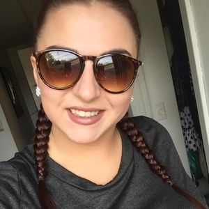 Meet your Posher, Tiffany