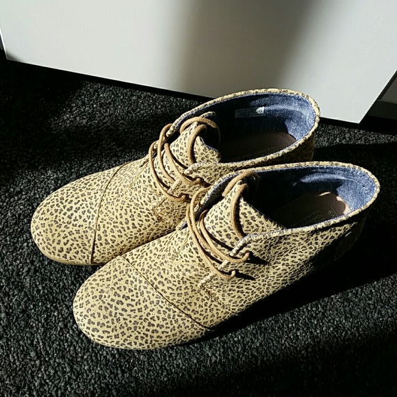 Brand New Toms Wedges Cheetah Print Size 9M