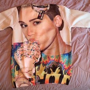 Miley Cyrus bundle!💅🏻👅👄