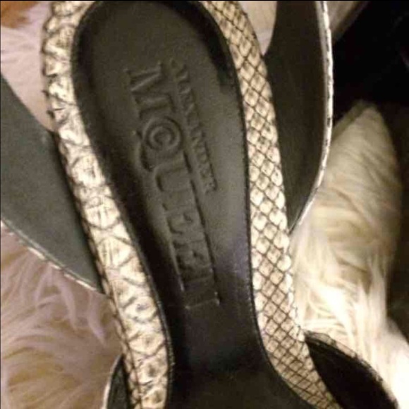 Alexander McQueen - Picture 4 of 4