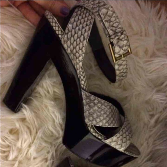 Alexander McQueen - Picture 3 of 4