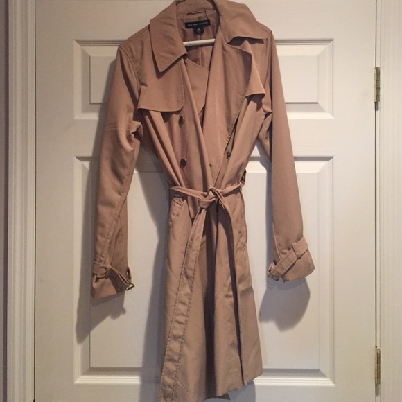 💥 Price Drop💥 Tan rain jacket