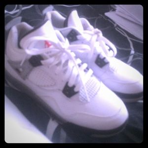 Retro 4s Grade School