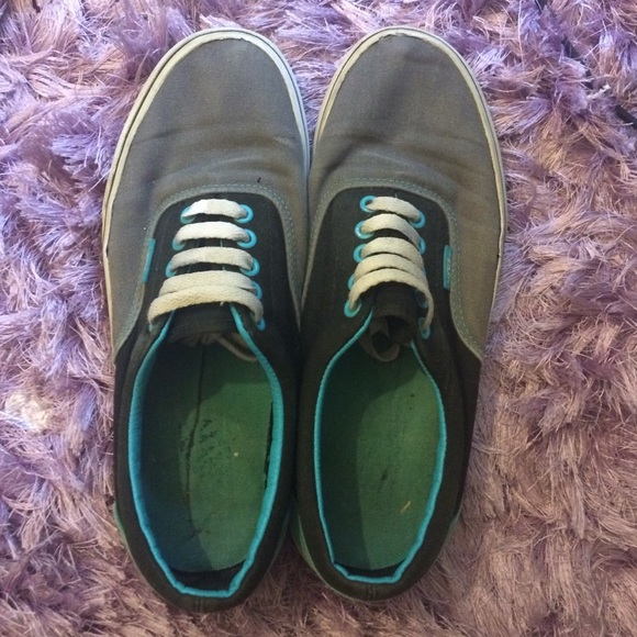 Three-tone vans