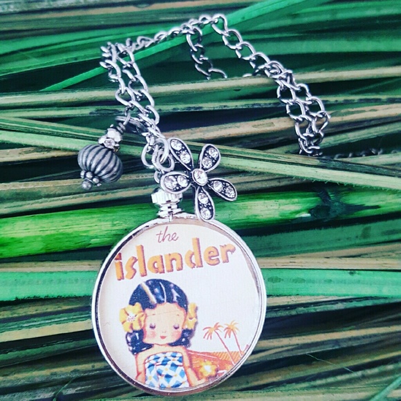 Retro Hawaiian Luau Island Glass Pendant Necklace