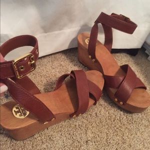 TORY BURCH BROWN LEATHER PLATFORM WEDGE