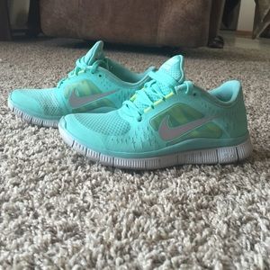 Nike Free Run 5.0 tennis shoes