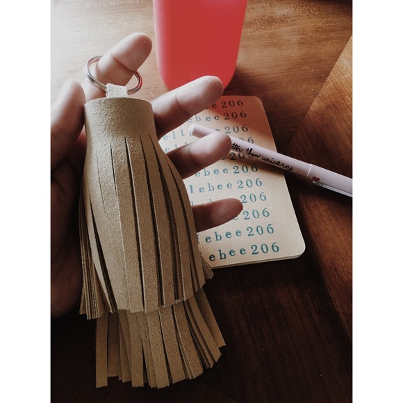 French Vanilla Layered Tassel - Picture 3 of 3