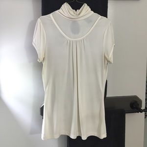 Short sleeve light weight cream top.
