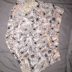 Floral print Shorts with lace embellishments