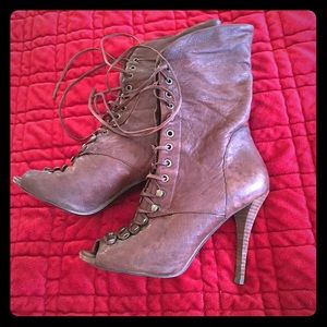 Sexy Guess Booths, Size 7