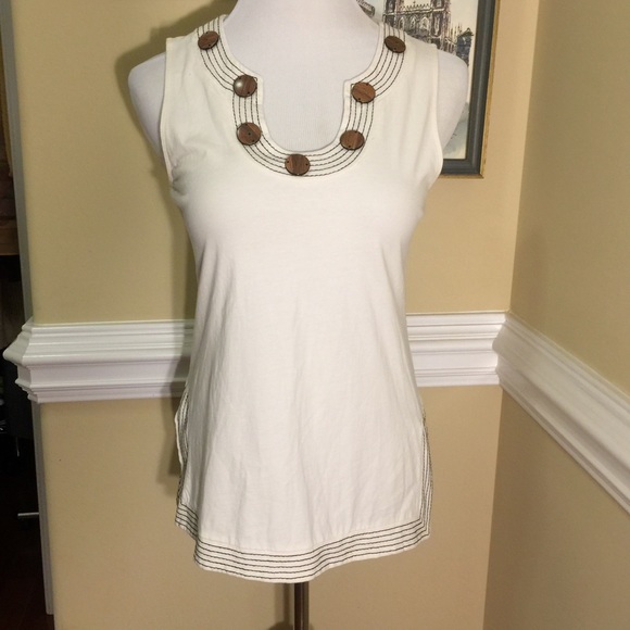 ✨ SALE ✨ Cute lightweight top size medium