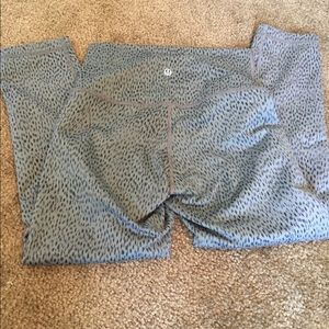 Lululemon crops size 4