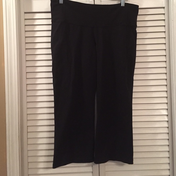 Gorgeous Lululemon black crops size 12