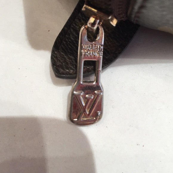 Louis Vuitton makeup bag authentic - Picture 3 of 4