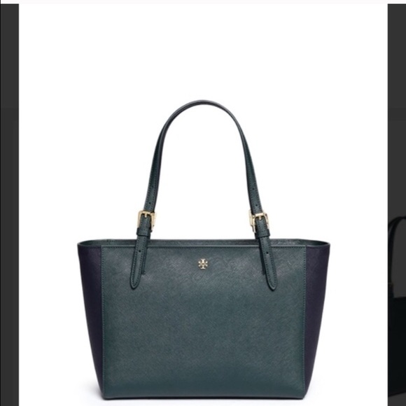 Tory Burch Handbags - Tory Burch
Green 'york' Large Leather Buckle Tote