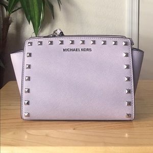 SOLDⓂ️Michael Kors medium studded Selma