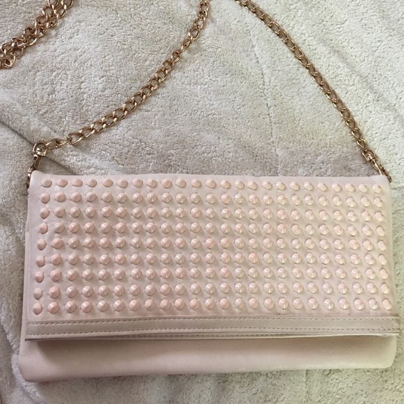 Studded clutch